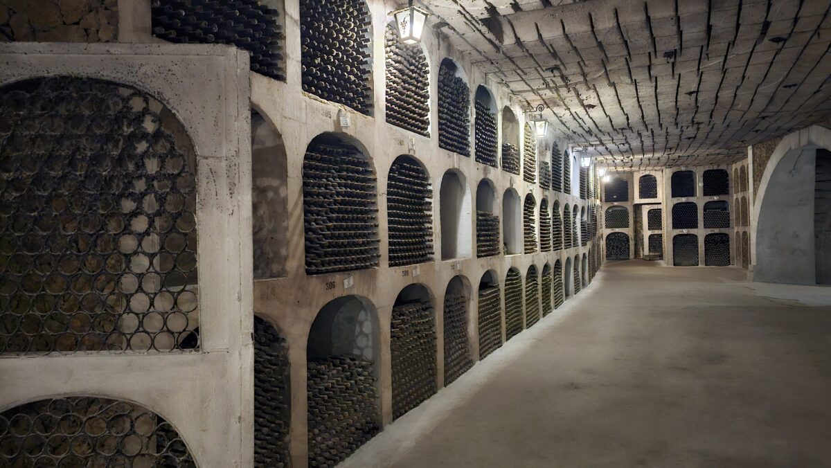 Balkan 2025 (Tag 3): Wein im Guinness oder wie Gerry in den Untergrund ging